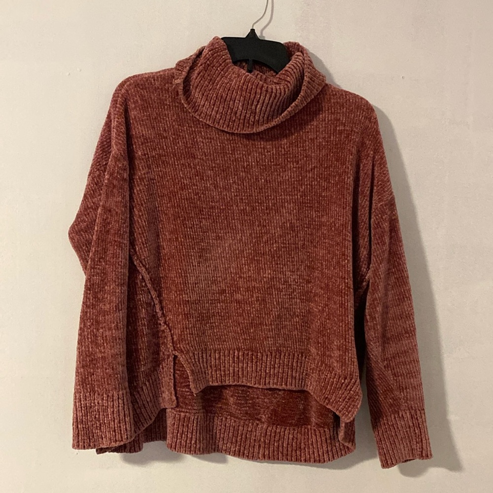 Women’s sweater size M